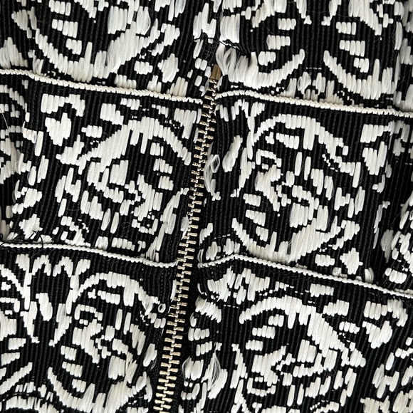 Aqua Brand Pattern Skirt - Picture 4 of 9